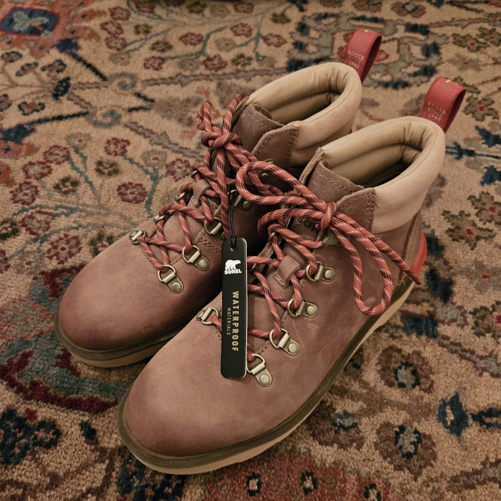 Sorel Hi-Line Hiker Boots - 8.5